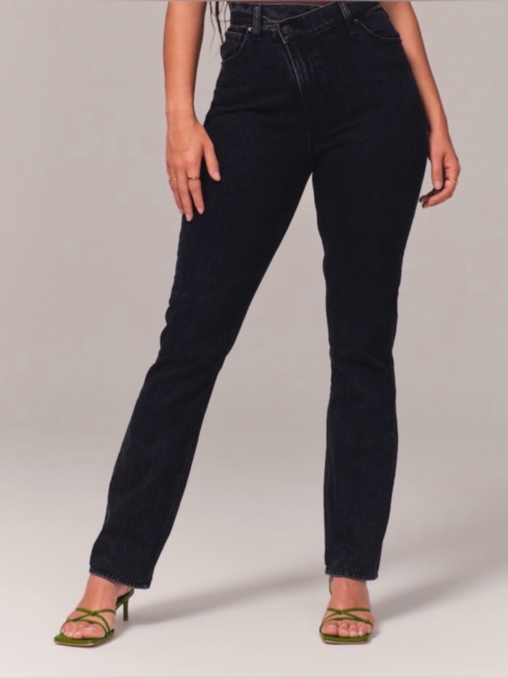 Abercrombie & Fitch The 90's Slim
Straight Ultra High Rise Jeans